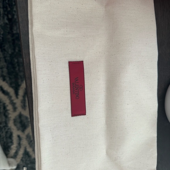 Valentino - Picture 8 of 10